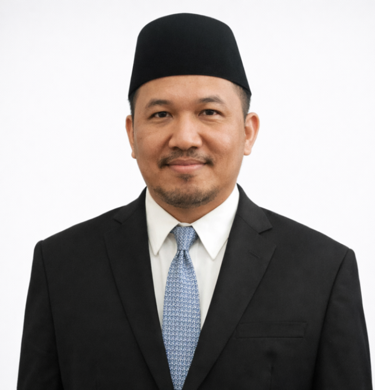 Professional-portrait-with-traditional-peci-hat-768x768